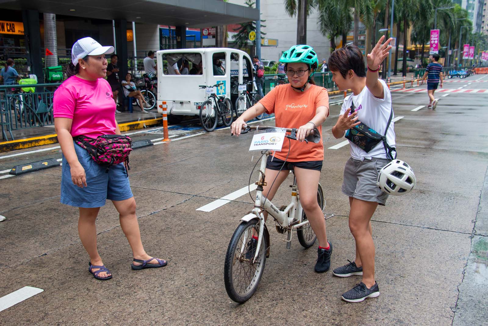Jaramia Amarnani (left) and Klarizze Siddayao (right) are both working mothers who bike commute in Metro Manila, pedalling against stereotypes, stigma, and sexual harassment on the roads. On weekends, they volunteer to teach bike-riding lessons to children and adults alike. Photo by Jhesset O. Enano